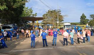Servidores da Secretaria de Serviços aderem ao Outubro Rosa e reforçam importância da prevenção