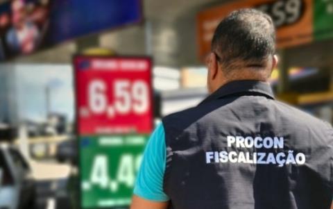 O PROCON de Atibaia realiza ação orientativa em postos de combustíveis e reforça direitos do consumidor