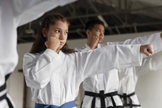 front-view-asian-people-practicing-taekwondo (1)