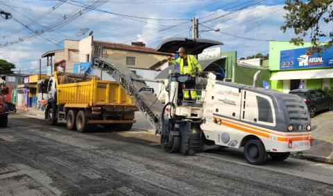 Melhoria no bairro do Portão: Prefeitura inicia recapeamento da Rua Antônio da Cunha Leite