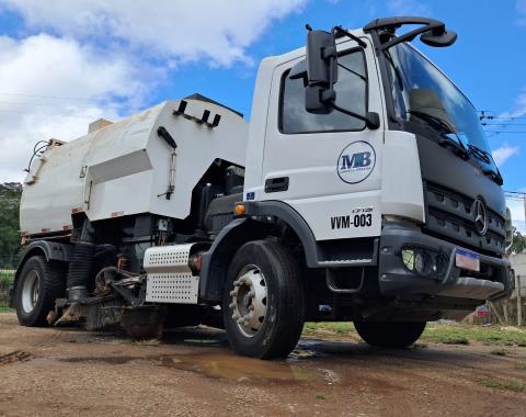 Zeladoria Municipal recebe reforço com novos caminhões de varrição