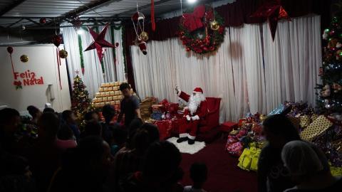 Vila do Papai Noel do Fundo Social de Atibaia reúne cerca de 360 pessoas