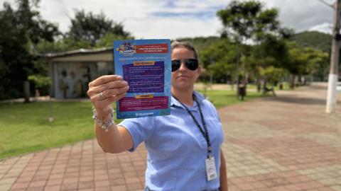 Entrega Folders sobre o Carnaval aos Comerciantes - Crédito fotos Comunicação PMG (1)