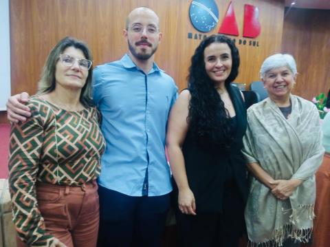 Da esquerda para a direita: Cida Dezanetti, coordenadora do Cadúnico em Batayporã, Renan Ferreira, técnico estadual do CadÚnico,  Aline Melo e Ieda Maria , diretora do Departamento de Gestão do Cadastro Único da SEAD/MS.