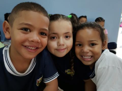Prefeitura inicia entrega de materiais e uniformes para alunos do Sistema Municipal de Ensino