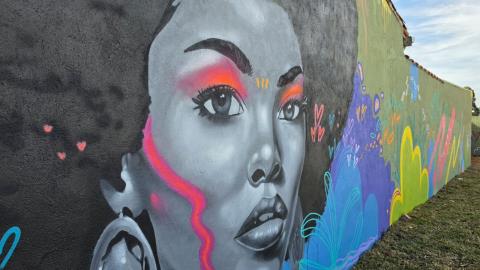 Área de lazer do Sítio Tangará recebe obras de requalificação e mural artístico