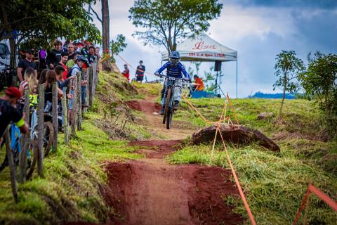 Ciclismo de Taubaté se destaca com vítória em etapa do Paulista de Downhill
