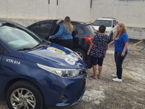 Guarda Civil Municipal de Taubaté realiza ação de apoio a idosa