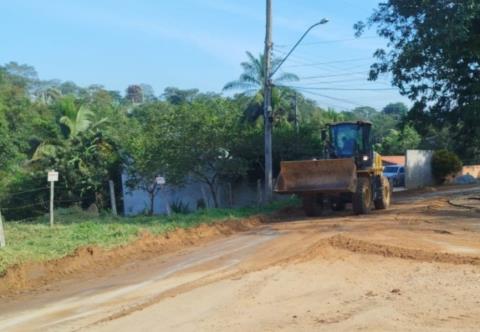Prefeitura realiza manutenção de estradas do bairro Vila Velha II