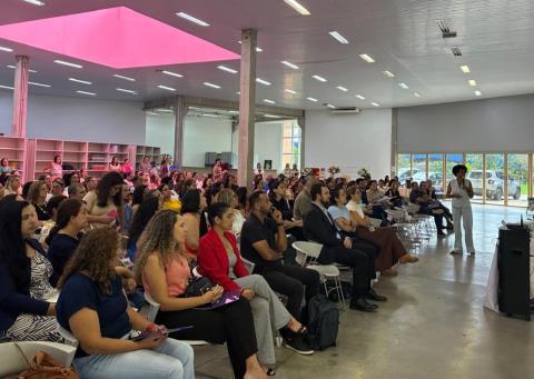 Educadores participam de formação para práticas inovadoras em escolas municipais