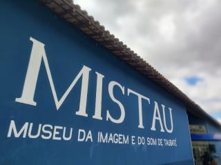 Mistau recebe oficina gratuita para ensinar público a falar na frente das câmeras