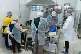 Cozinhalimento realiza curso para preparo de salgados e doces de festa