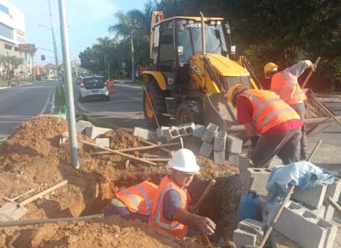 Prefeitura realiza manutenções em redes de águas pluviais de diversos bairros de Taubaté