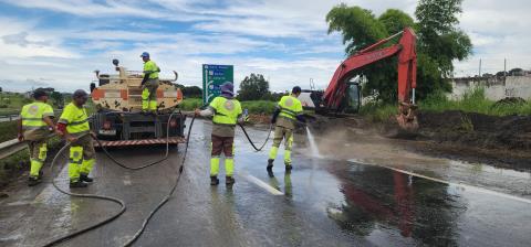 Prefeitura e DER realizam desobstrução de córrego no Jardim Santa Tereza