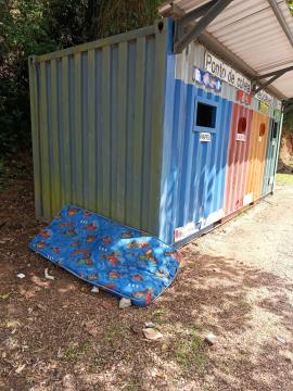 Prefeitura orienta sobre o descarte de materiais recicláveis no container municipal