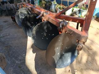 Prefeitura realiza manutenção em equipamentos agrícolas para fortalecer produção rural