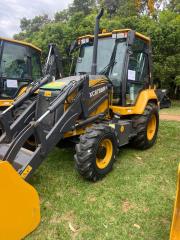 Monte Alegre do Sul é contemplada com retroescavadeira pelo Programa PROMAQ