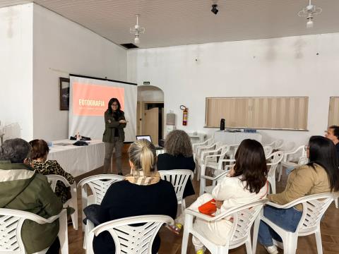 Oficina “Fotografia para Redes Sociais” reúne participantes em noite de aprendizado em Monte Alegre do Sul