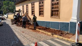 Prefeitura inicia obras de Reforma e Revitalização da Praça Bom Jesus (1)