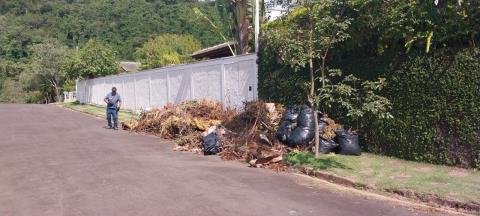Prefeitura realiza limpeza no Bairro Girardelli e divulga cronograma das próximas coletas (2)