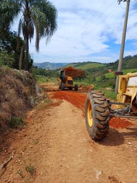 Prefeitura realiza manutenção em estradas (2)