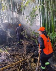 Defesa Civil combate focos de incêndio em Monte Alegre do Sul (1)