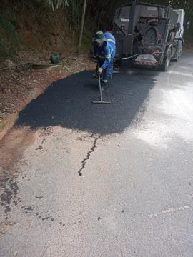 Prefeitura realiza ação de tapa-buracos em diversos pontos da cidade (2)