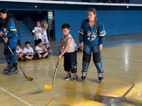 Alunos da rede municipal de Monte Alegre do Sul têm aula especial com equipe de hocke (3)