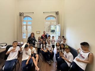 Alunos da EMEF Profª Esther Silva Valente visitam o Paço Municipal (2)