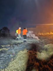 Incêndio é contido pela Defesa Civil na entrada do bairro Chácaras de Monte Alegre (2)
