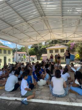 Estudantes de escola de idiomas visitam a Cidade das Artes