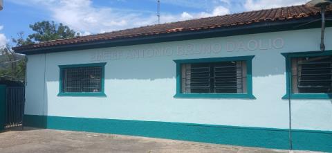 Prefeitura realiza pintura na Escola Municipal Antônio Bruno Daólio
