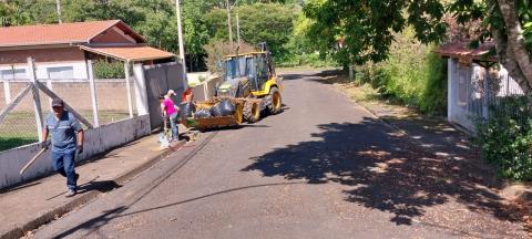 Prefeitura realiza limpeza no Bairro Girardelli e divulga cronograma das próximas coletas (3)