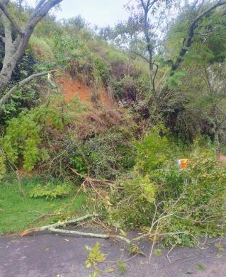 Chuvas provocam ocorrências em estradas e bairros de Monte Alegre do Sul (3)