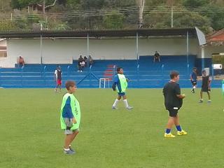 Escolinha de Futebol oferece treinos semanais no Estádio Municipal e no Campo das Mostardas (2)