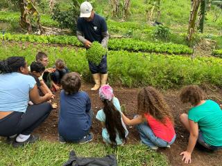 Crianças do Espaço Amigo vivenciam atividades especiais na Associação Rural Natureza (2)