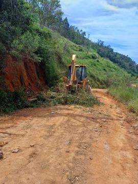 Prefeitura realiza manutenção em estradas (3)