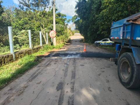 Prefeitura realiza implantação de lombadas no Bairro Ribeirão dos Limas
