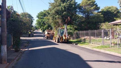 Prefeitura realiza limpeza no Bairro Girardelli e divulga cronograma das próximas coletas (1)