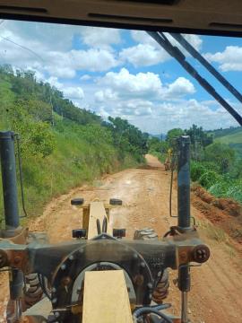 Prefeitura realiza manutenção em estradas (1)