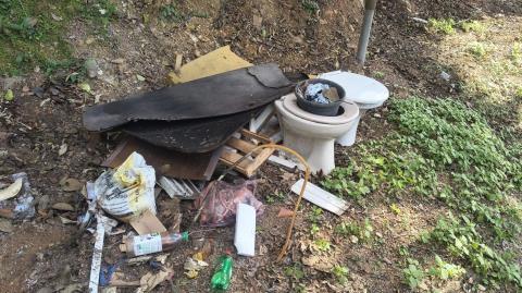 Prefeitura alerta sobre descarte irregular de entulho em ponto de coleta seletiva (2)
