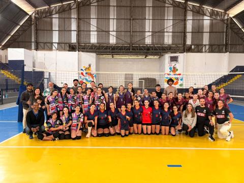 Equipe municipal feminina de vôlei Sub-14 conquista 4º lugar em torneio regional