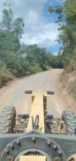 Prefeitura realiza manutenção na Estrada da Moenda