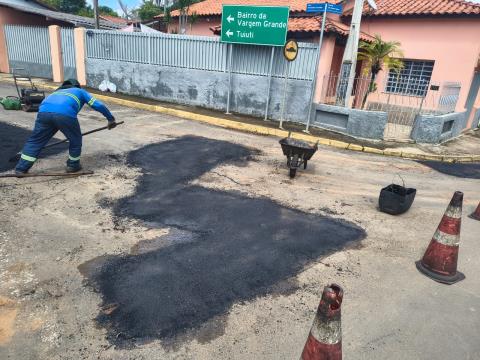 Prefeitura realiza ação de tapa-buracos no Distrito de Mostardas (5)