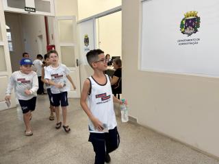 Alunos da EMEF Profª Esther Silva Valente visitam o Paço Municipal (5)