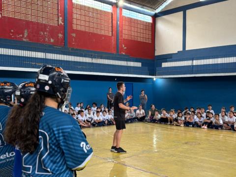 Alunos da rede municipal de Monte Alegre do Sul têm aula especial com equipe de hockey i (1)