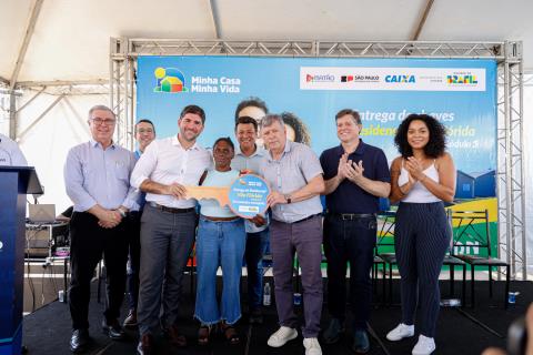 entrega das 90 casas-19