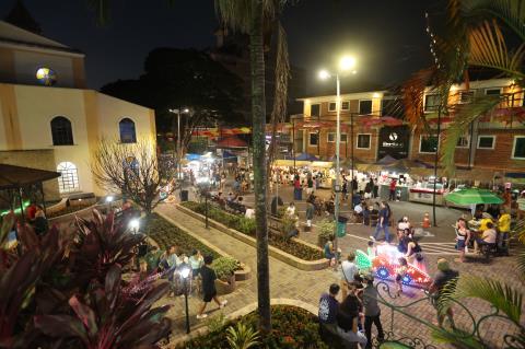 Feira_Noturna_De_Extrema_MG_01