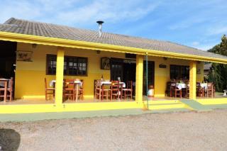 Fachada-Restaurante-e-Cachacaria-Porteira-de-Minas-900x600-2