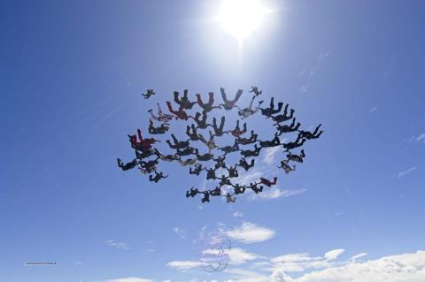 ESTÂNCIA TURÍSTICA DE TATUÍ RECEBE RECORDE FEMININO SUL-AMERICANO DE PARAQUEDISMO DO PROJETO “SÓ PARA ELAS”
